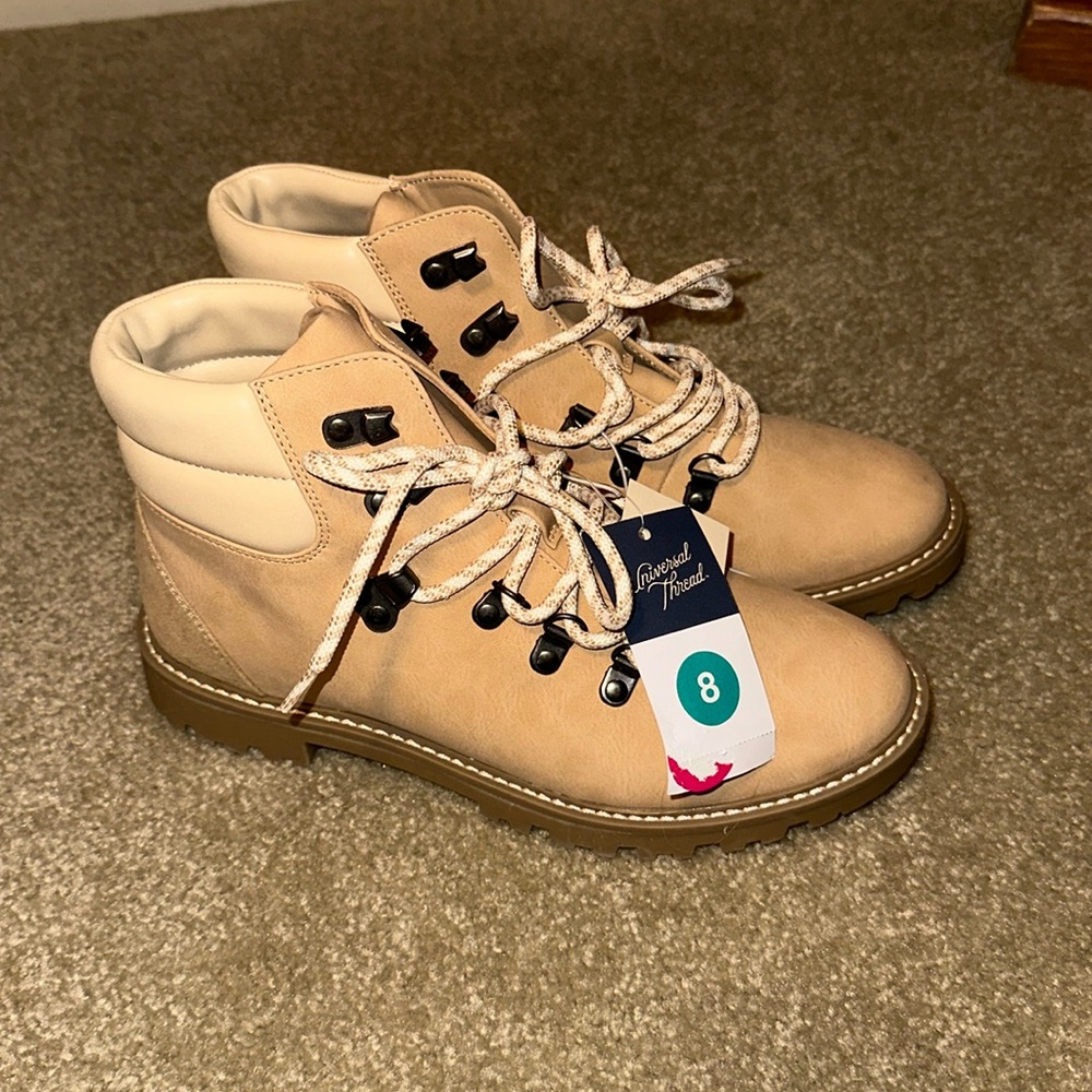 NWT BOOTS! Size 8!